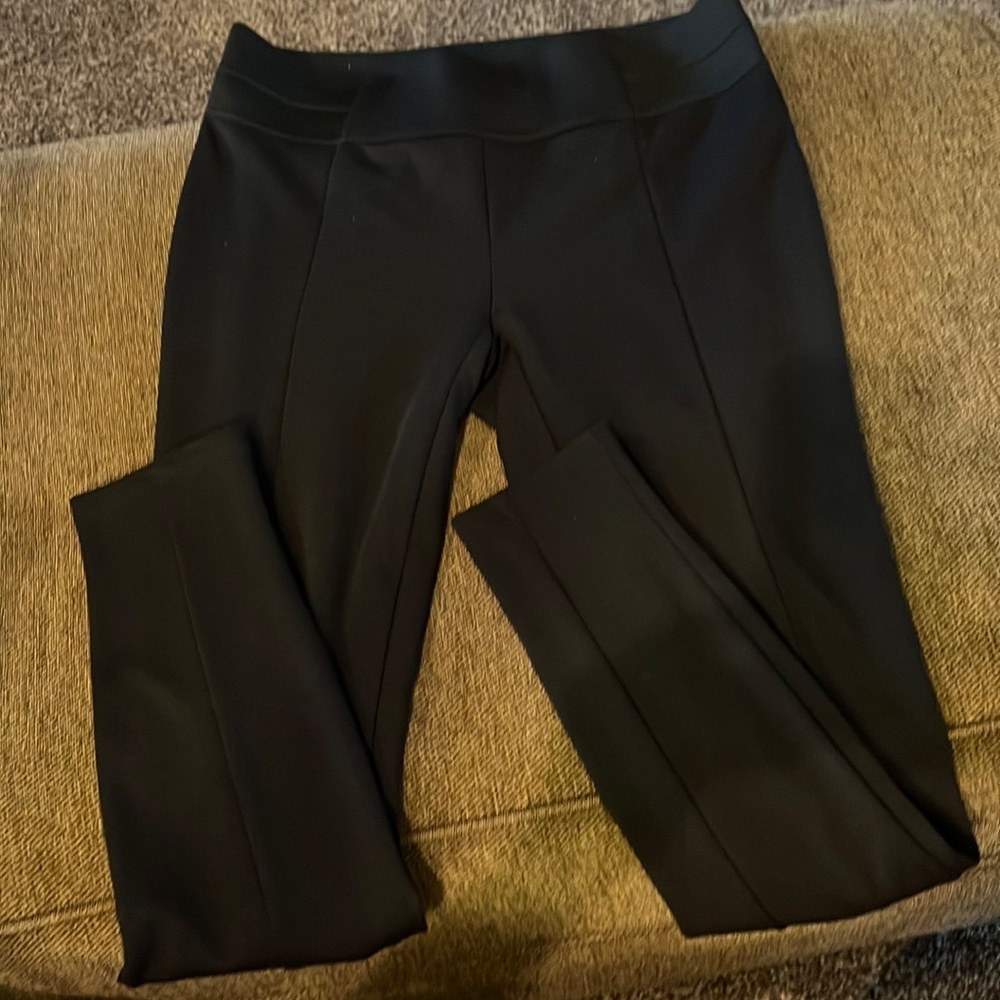 Daisy Fuentes black leggings.  Size M.  Thick and not see through.
